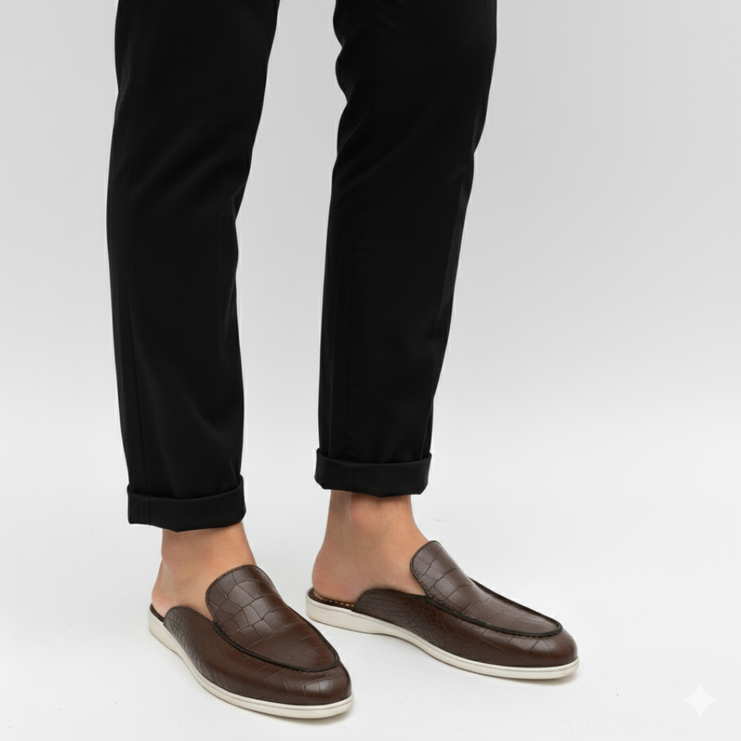 Mules en cuir marron motif crocodile