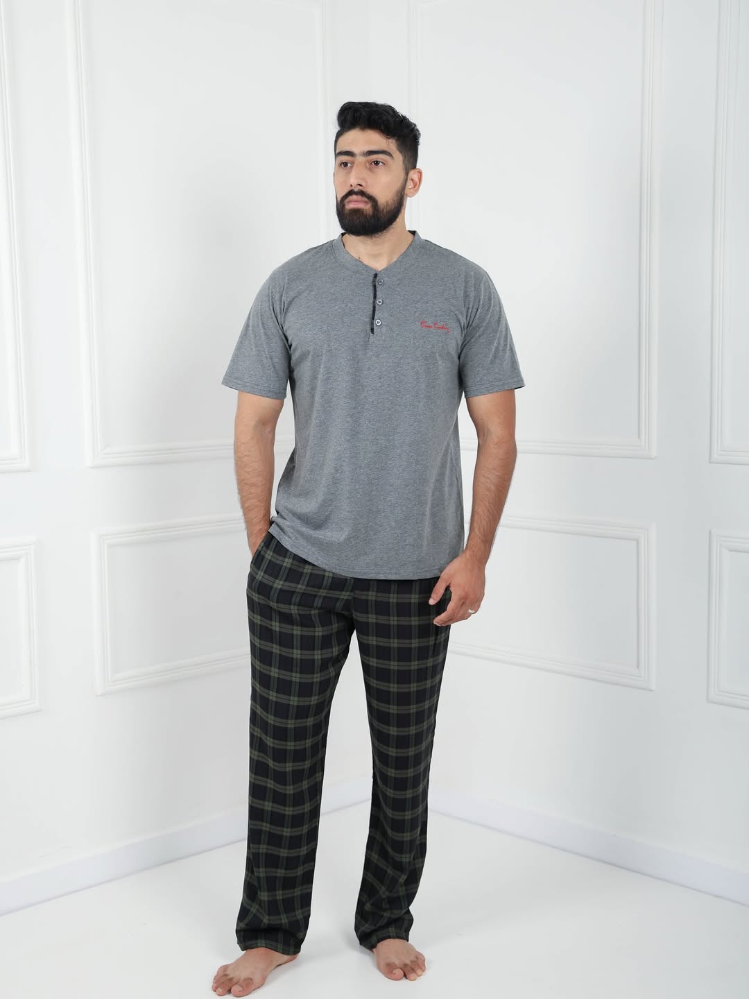Pyjama Homme à Carreaux – Élégance et Confort au Quotidien