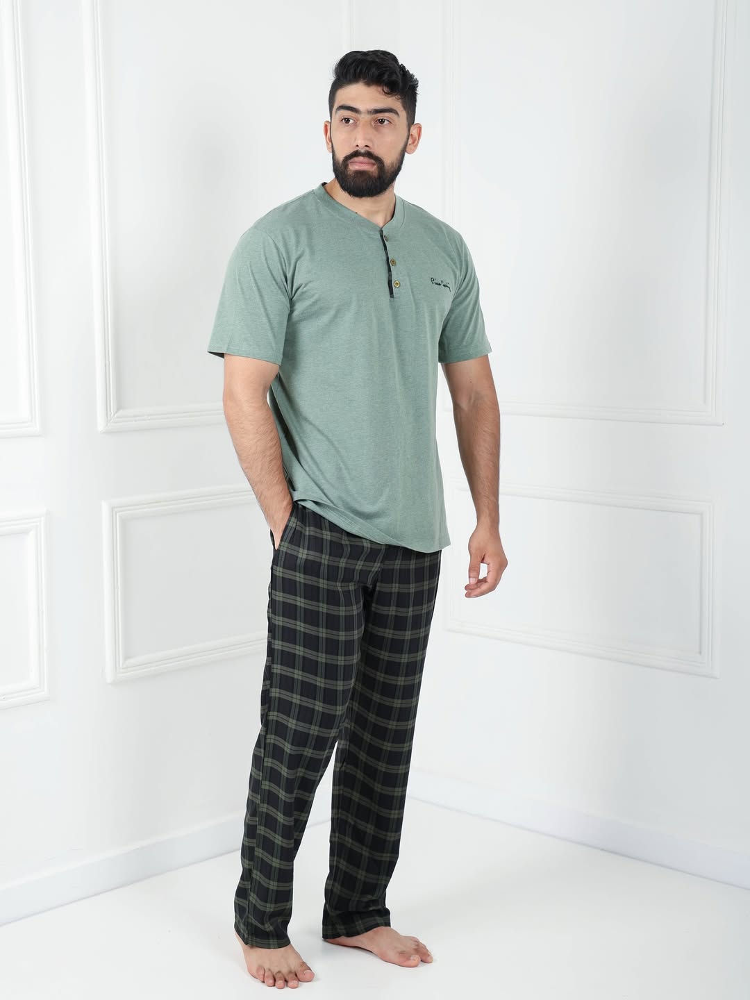 Pyjama Homme à Carreaux – Élégance et Confort au Quotidien