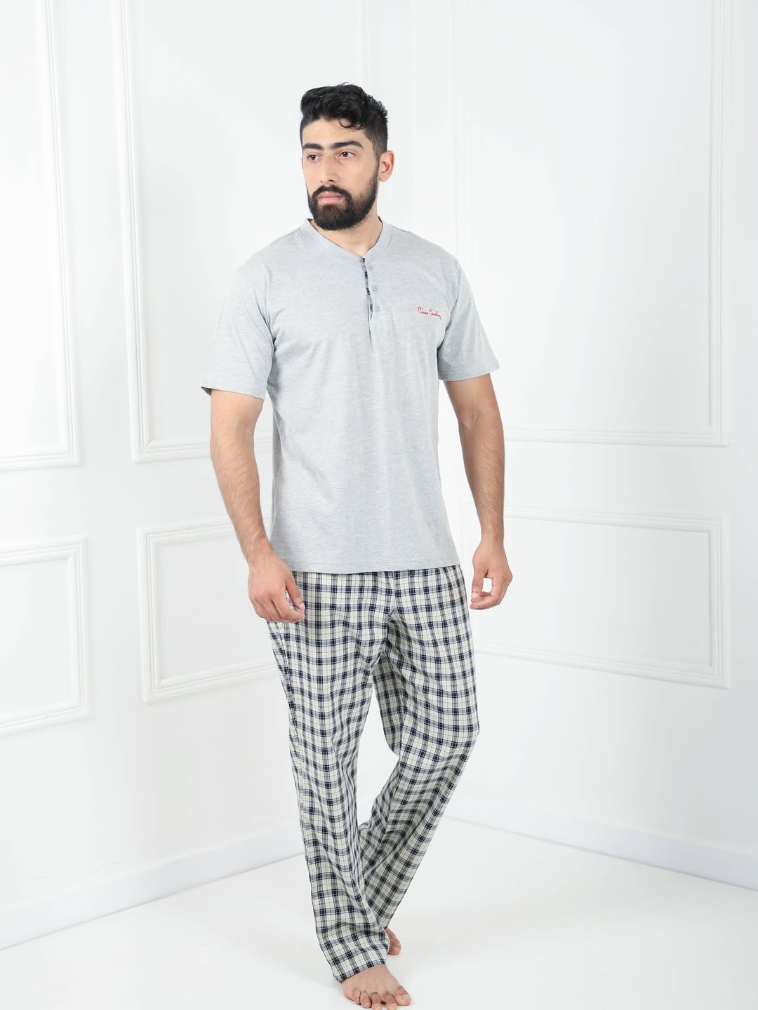 Pyjama Homme à Carreaux – Élégance et Confort au Quotidien