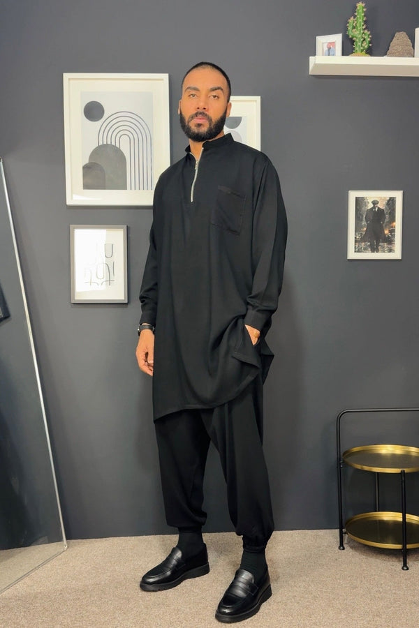 Qamis Traditionnelle Revisitée Noir – Confort & Élégance