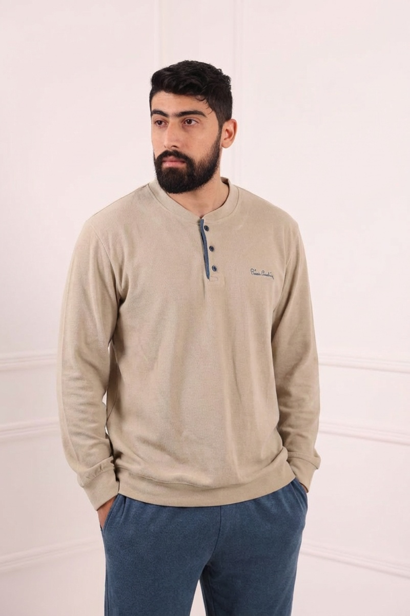 Pyjama homme velours beige clair porté par mannequin – Maroc