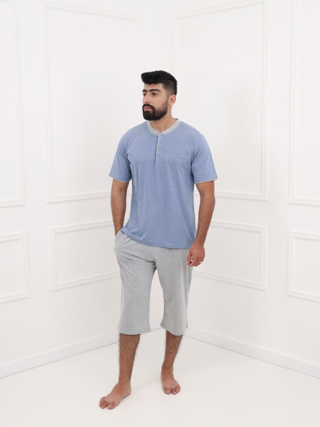 Pyjama homme bleu ciel avec pantalon court – Style moderne et détente