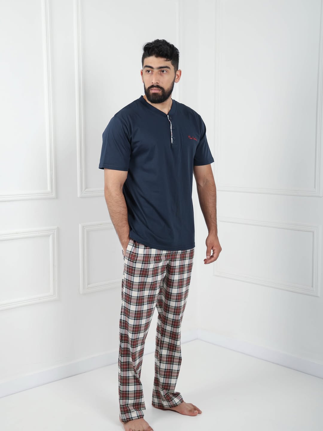 Pyjama Homme à Carreaux – Élégance et Confort au Quotidien