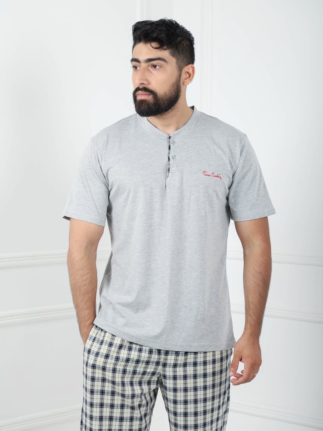 Pyjama Homme à Carreaux – Élégance et Confort au Quotidien