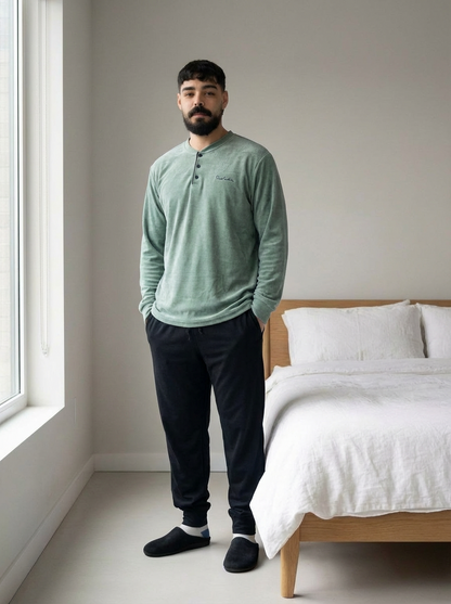 homme-maroc-pyjama-velours-vert-clair-pantalon-noir-standing